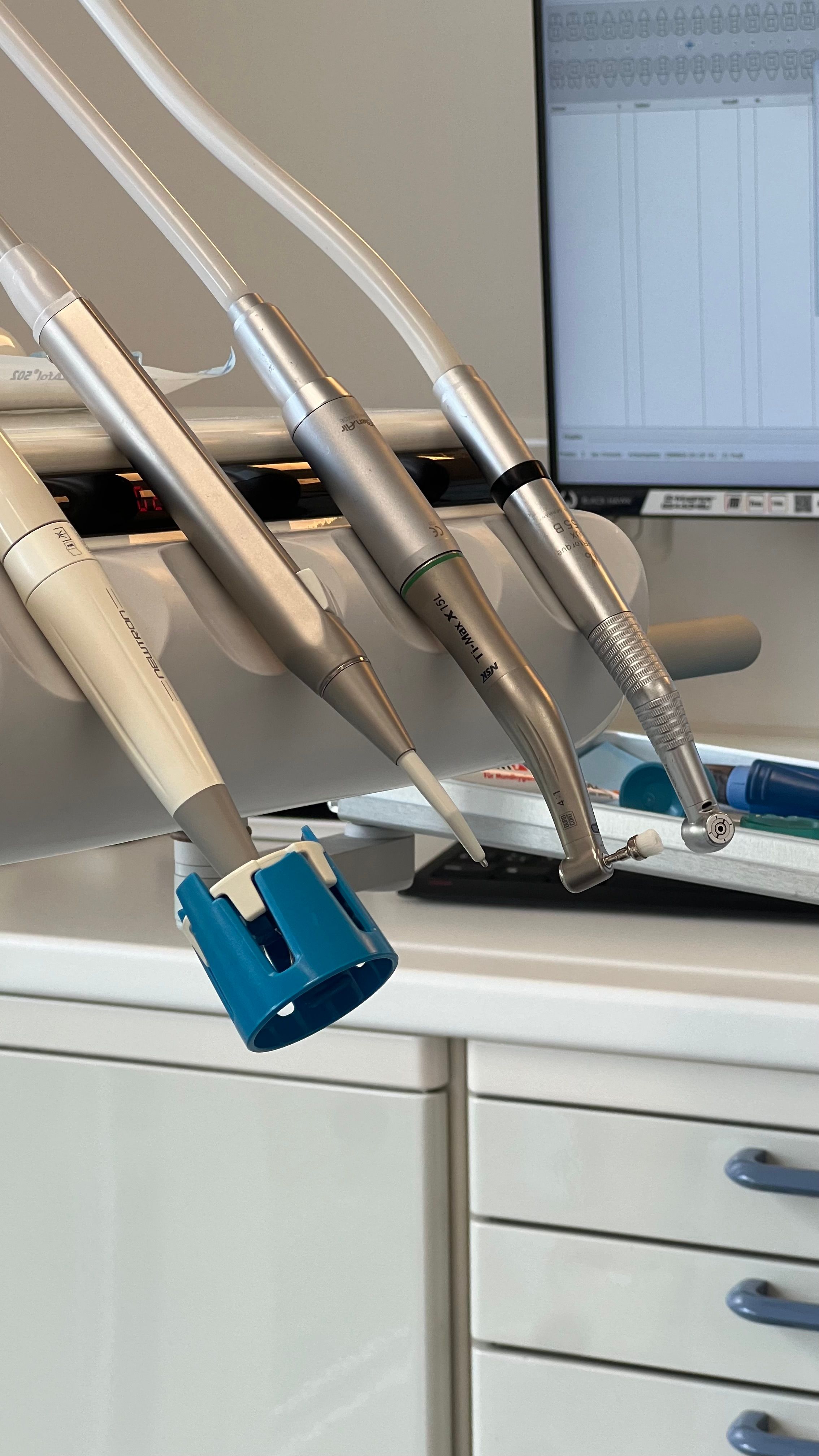 Porcelain veneers